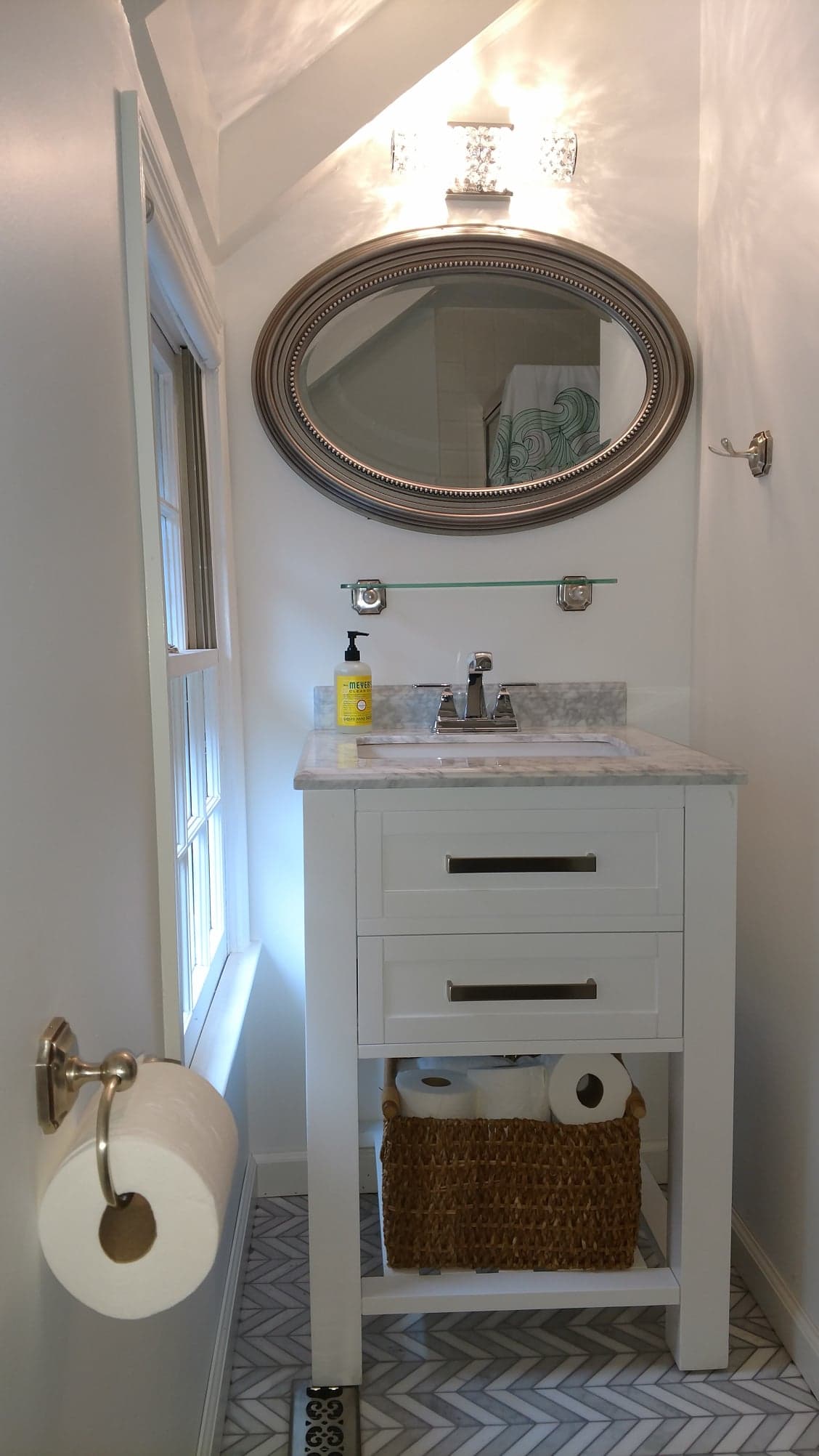 Family Room Loft - Sink